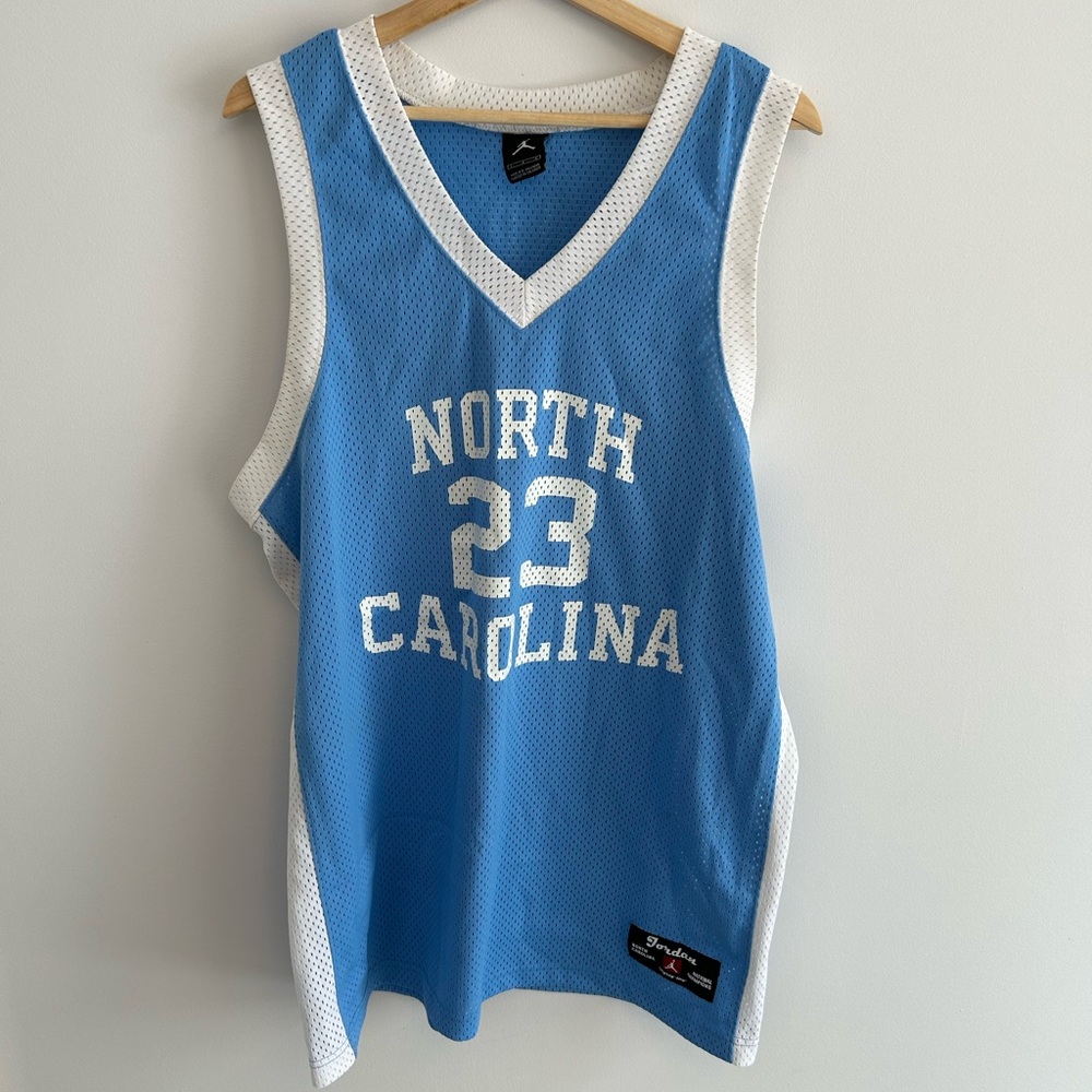 Michael Jordan 23 North Carolina 1982’ basketball jersey - shorts included free!